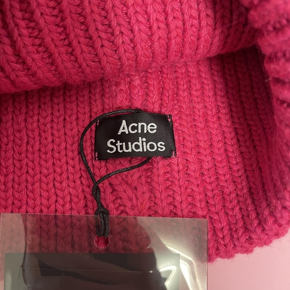 Complete Your Winter Look with a Pink Beanie and Acne Beauty Essentials - Picture 6 of 16